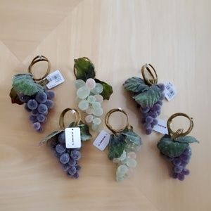 Beautiful Brand New Grape Napkin Rings